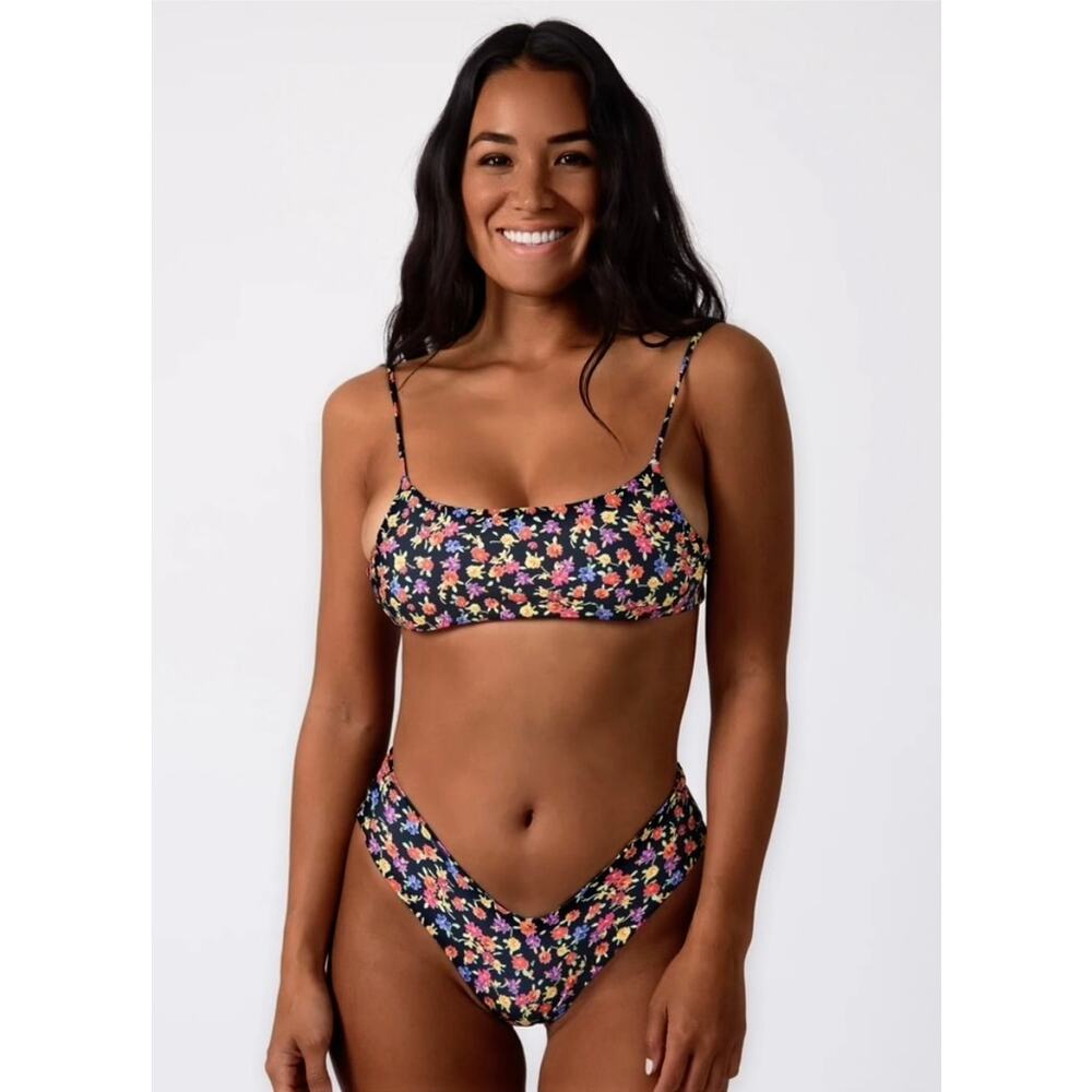 Skatie• ‘Maddie’ Bikini Top in NIRVANA